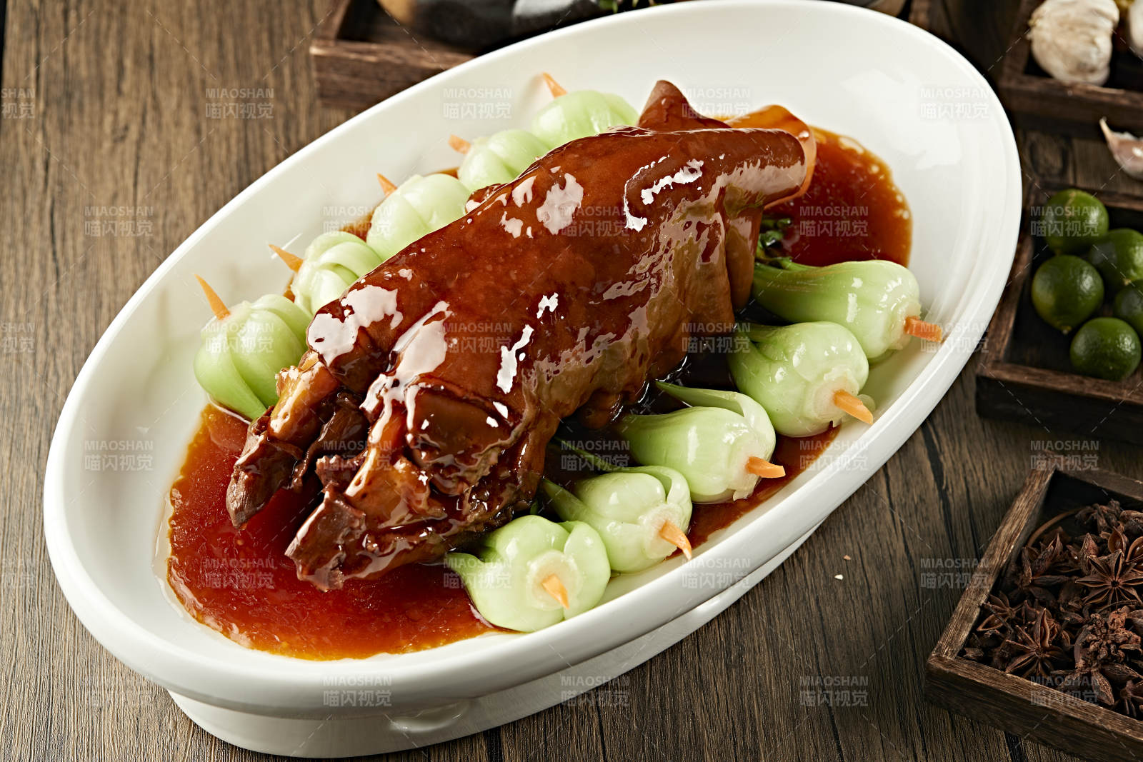 浇汁红烧大牛蹄图片