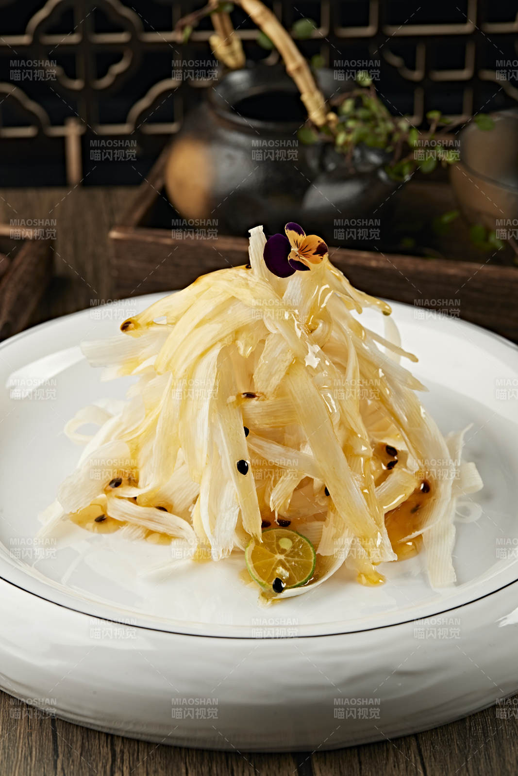 浇汁百香果酱茭白丝图片