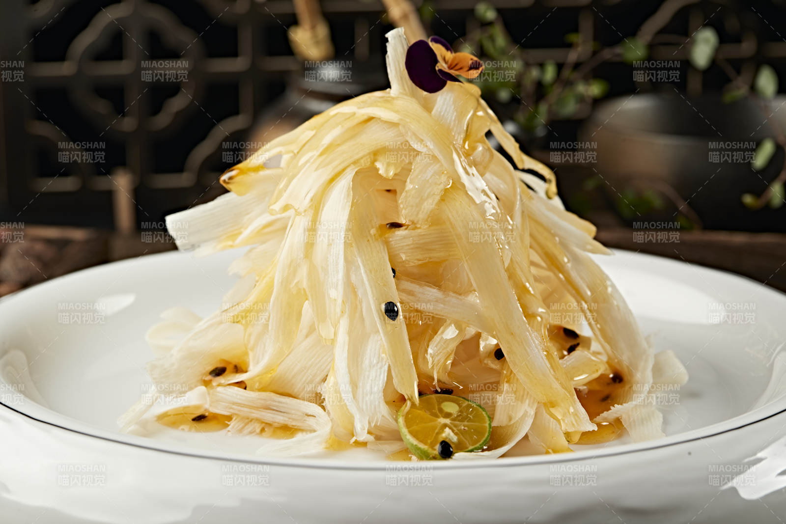 浇汁百香果酱茭白丝图片