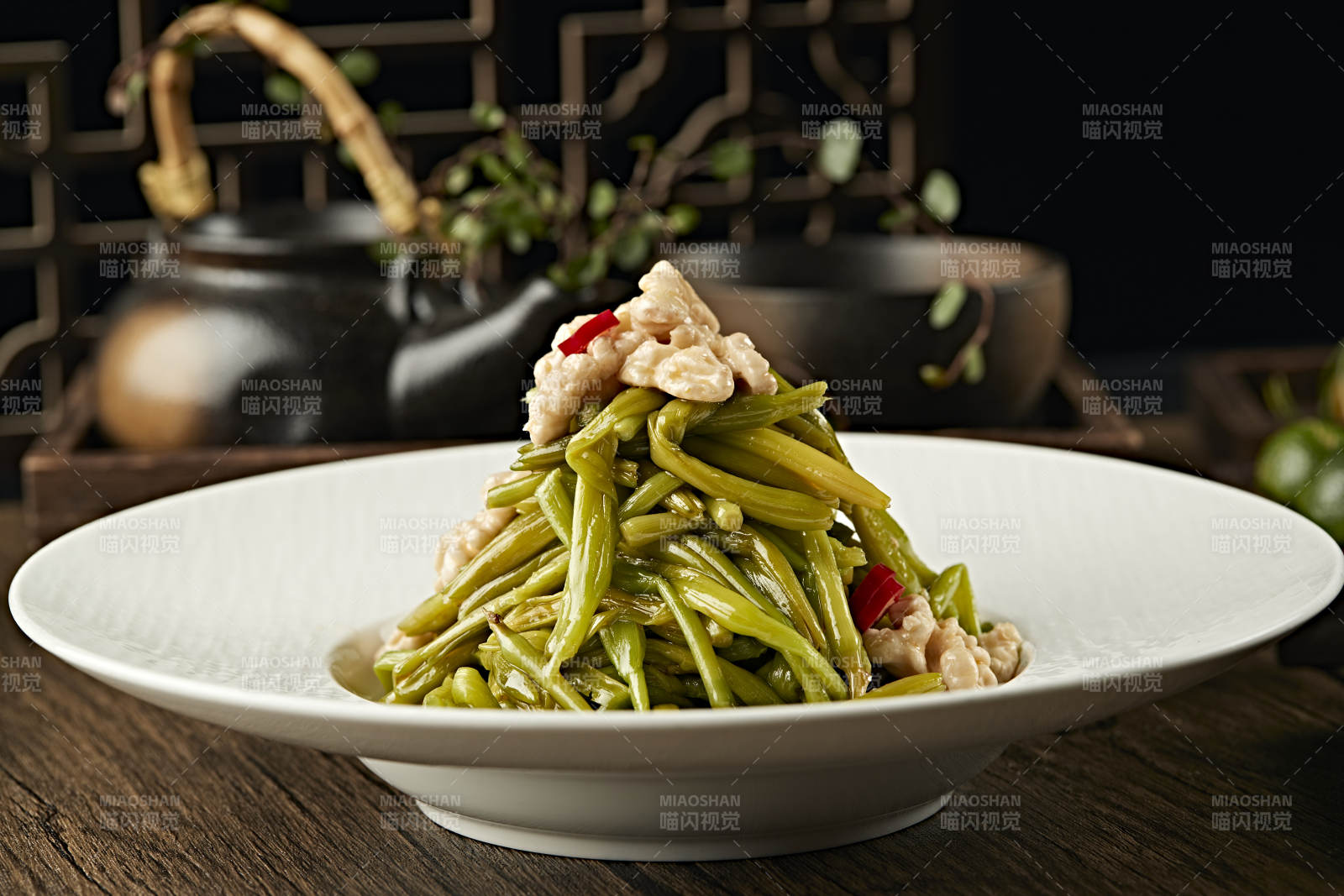 浇汁桃仁鲜黄花菜图片