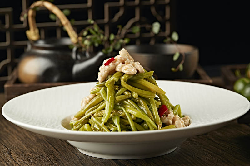 浇汁桃仁鲜黄花菜图片