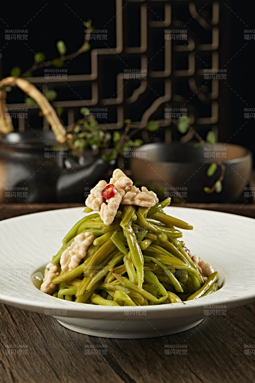 浇汁桃仁鲜黄花菜图片