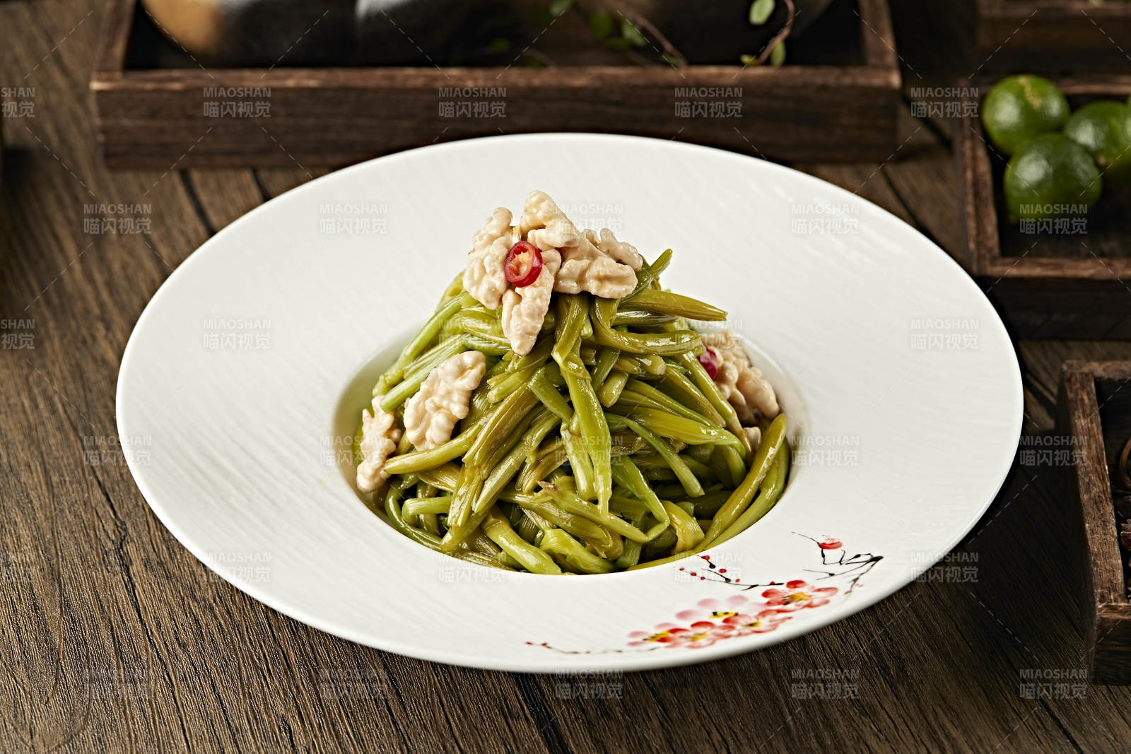 浇汁桃仁鲜黄花菜图片