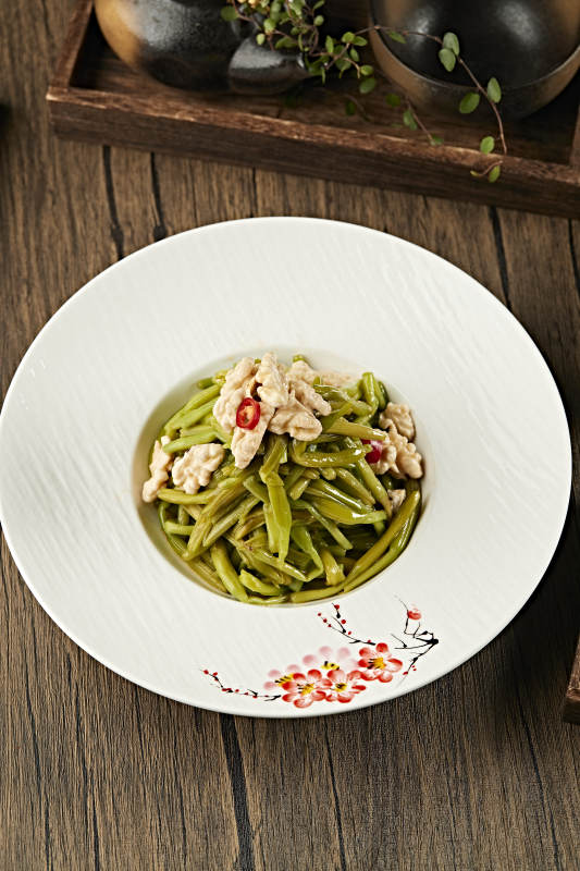 浇汁桃仁鲜黄花菜图片