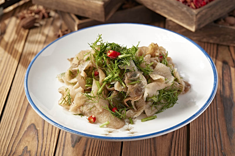 精美小凉菜茴香碎凉拌猪耳菌图片