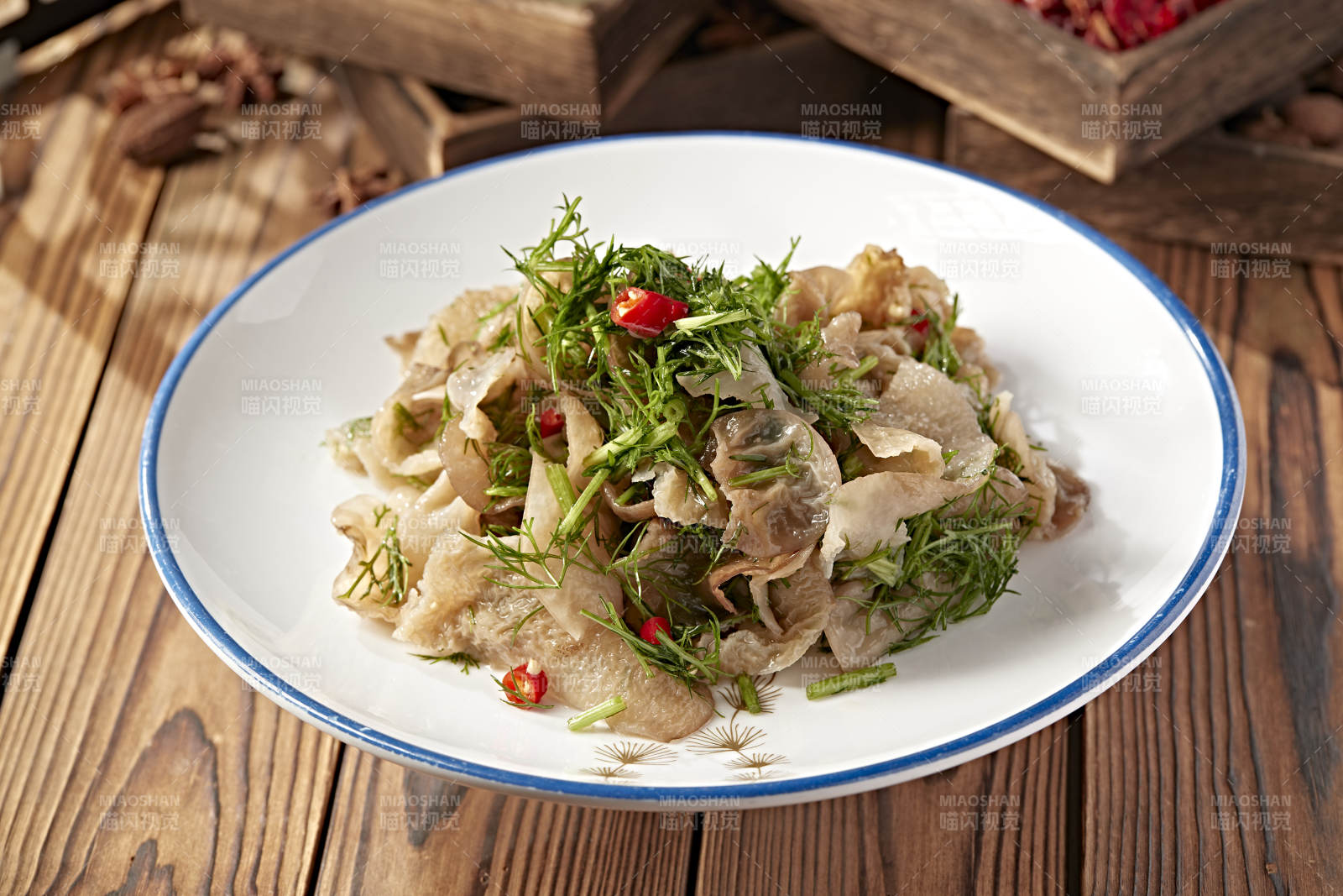 精美小凉菜茴香碎凉拌猪耳菌图片