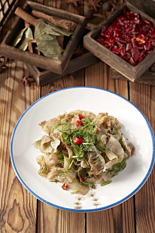 精美小凉菜茴香碎凉拌猪耳菌图片