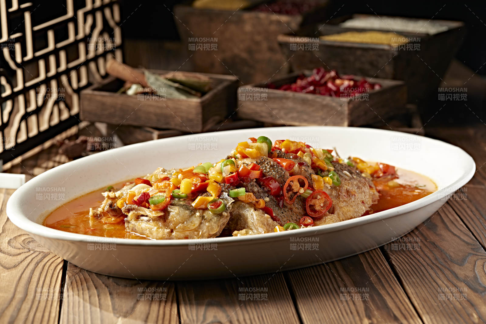 酸汤香辣剁椒炖鲈鱼图片