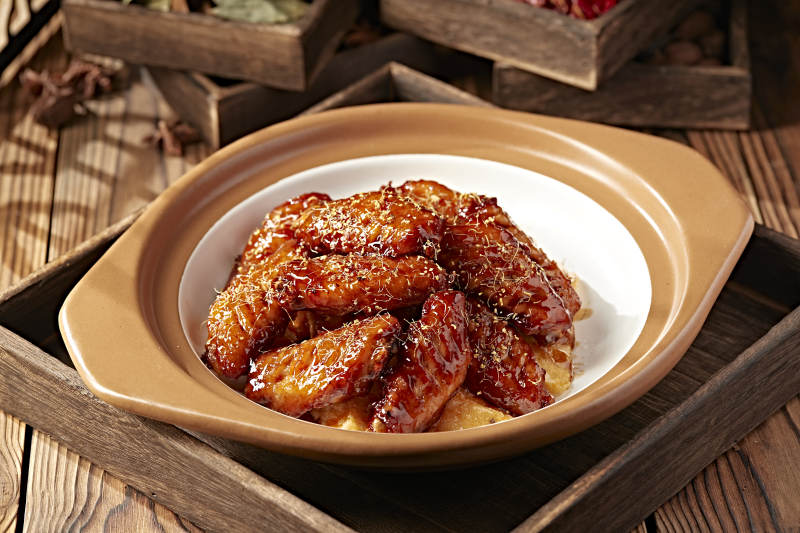 砂锅桂花蜂蜜焗鸡翅图片