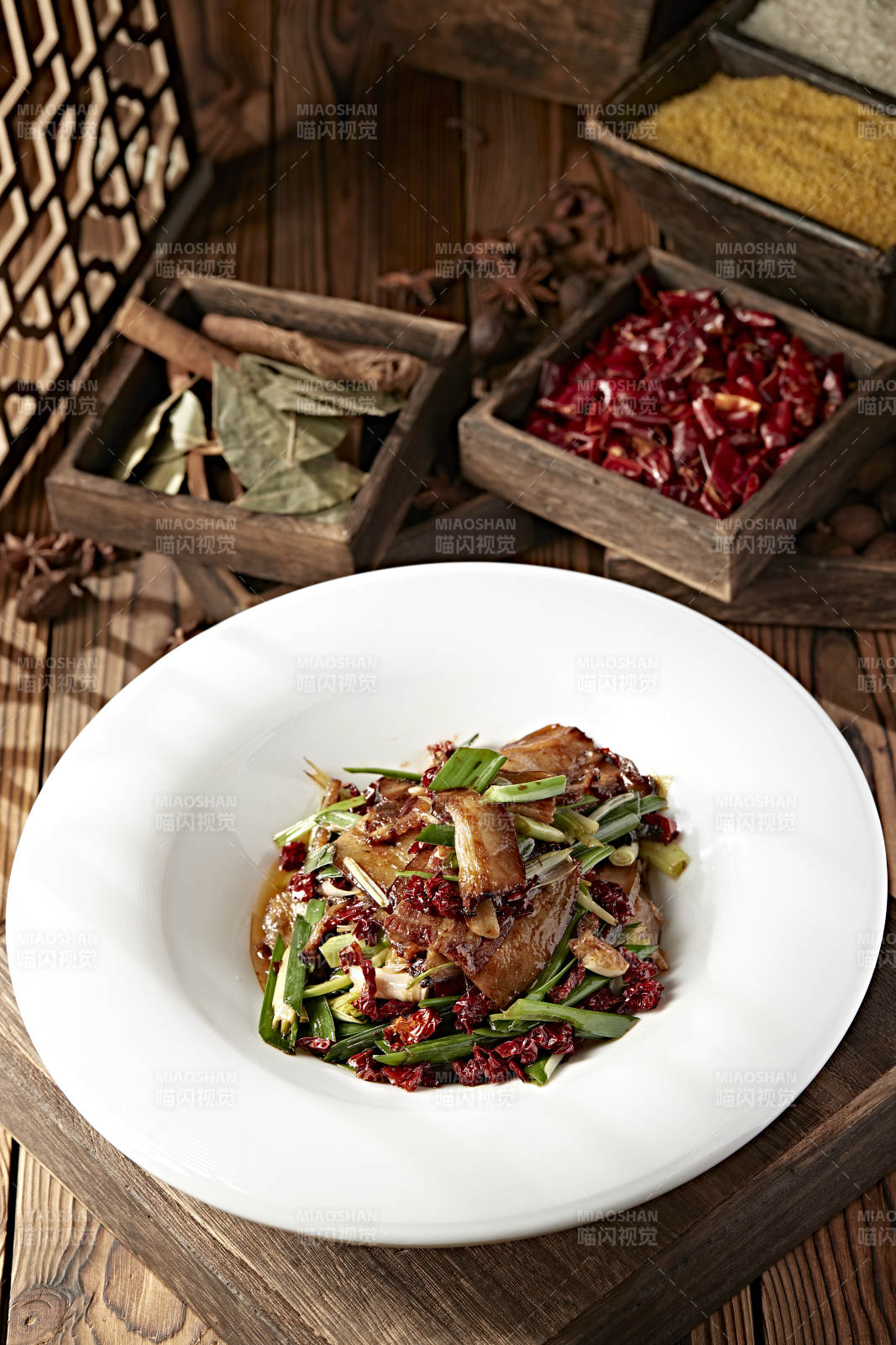 香辣蒜苗炒腊肉图片