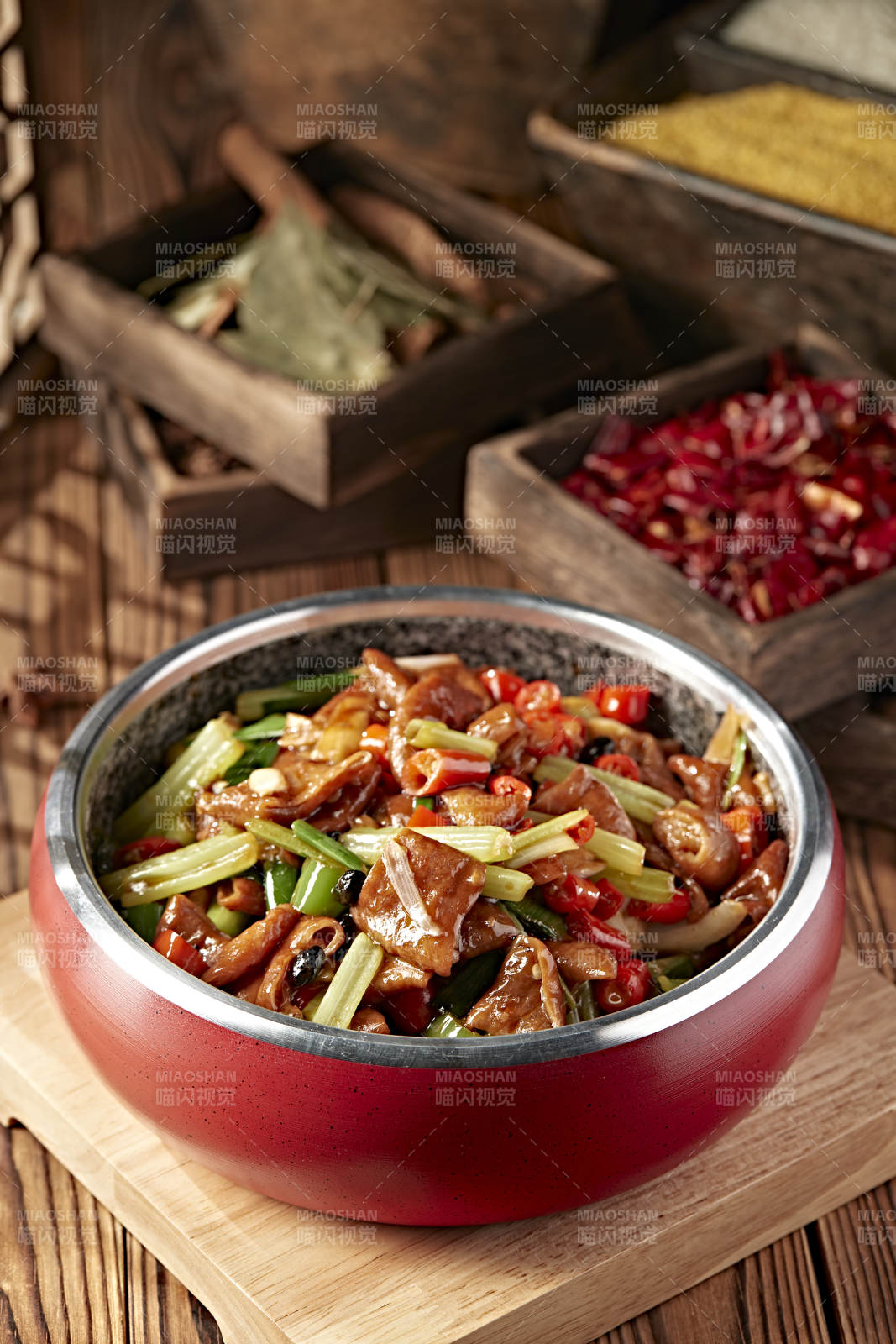 豆豉米椒西芹烧肥肠图片