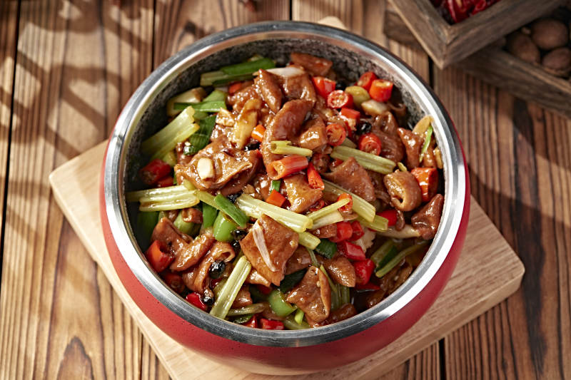 豆豉米椒西芹烧肥肠图片