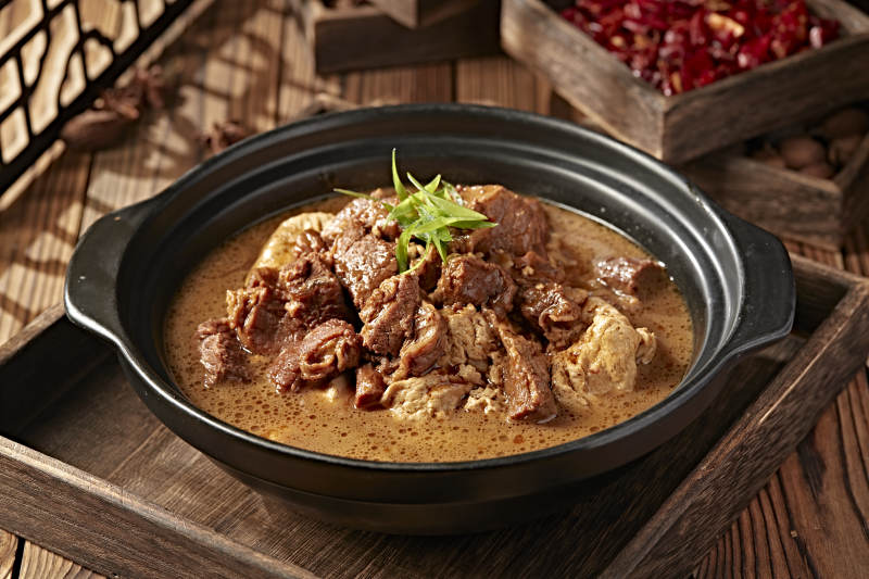 砂锅土豆腐炖牛腩图片