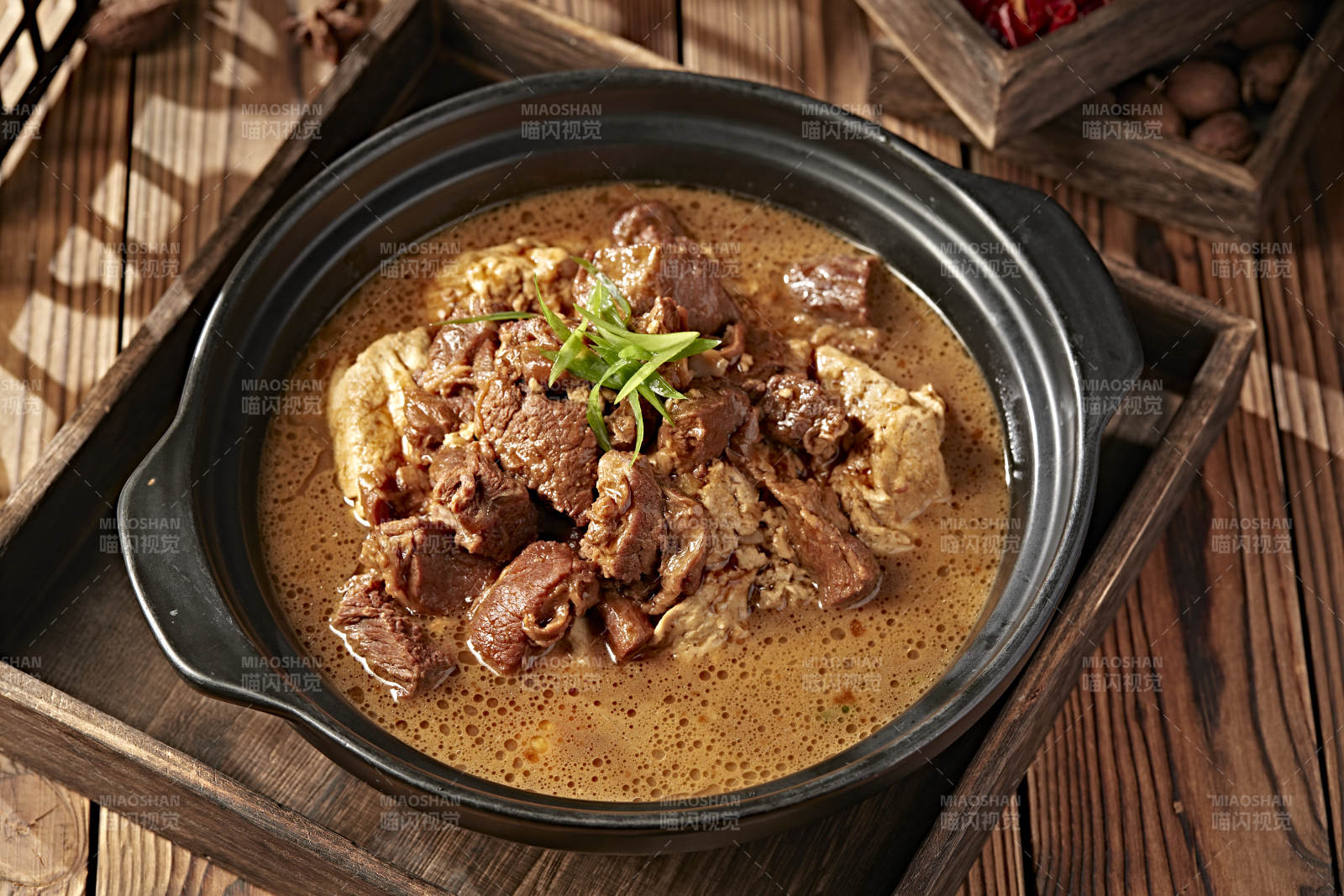 砂锅土豆腐炖牛腩图片