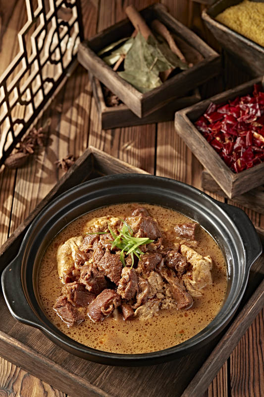 砂锅土豆腐炖牛腩图片