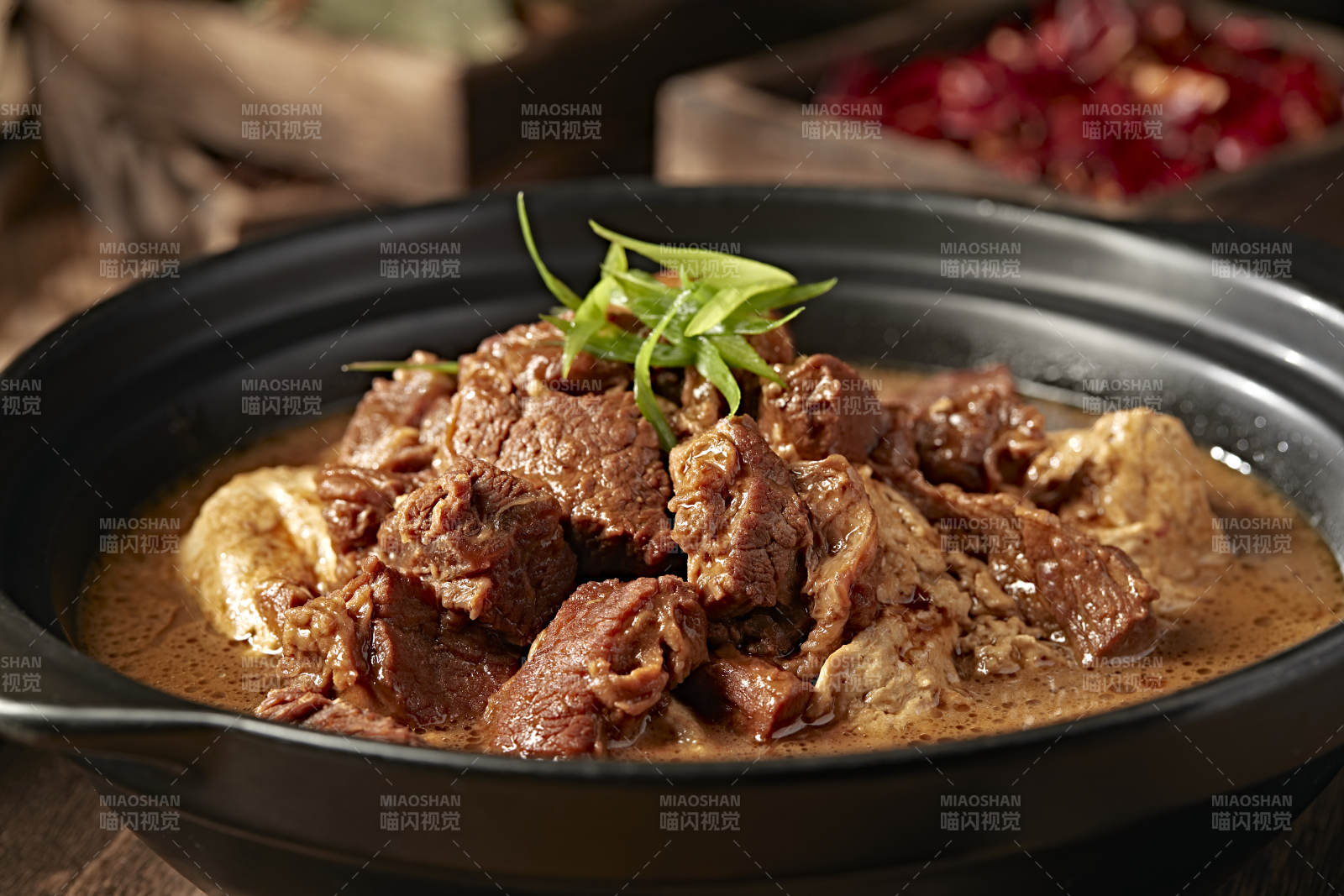 砂锅土豆腐炖牛腩图片