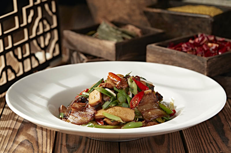 蒜苗米椒香干烧炒腊肉图片