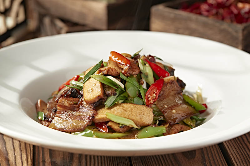 蒜苗米椒香干烧炒腊肉图片