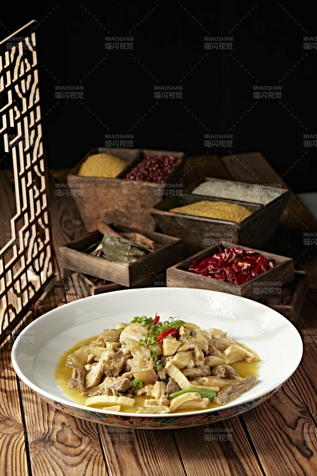 白烧牛筋头巴脑板筋牛腩蹄筋图片