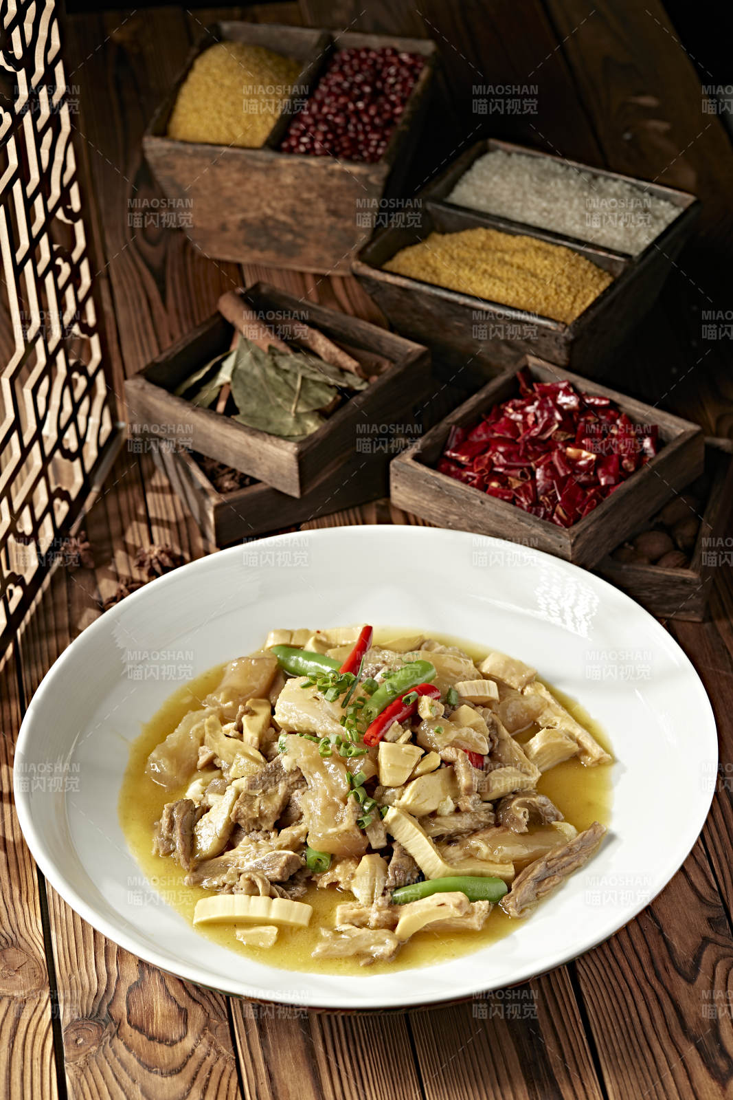 白烧牛筋头巴脑板筋牛腩蹄筋图片