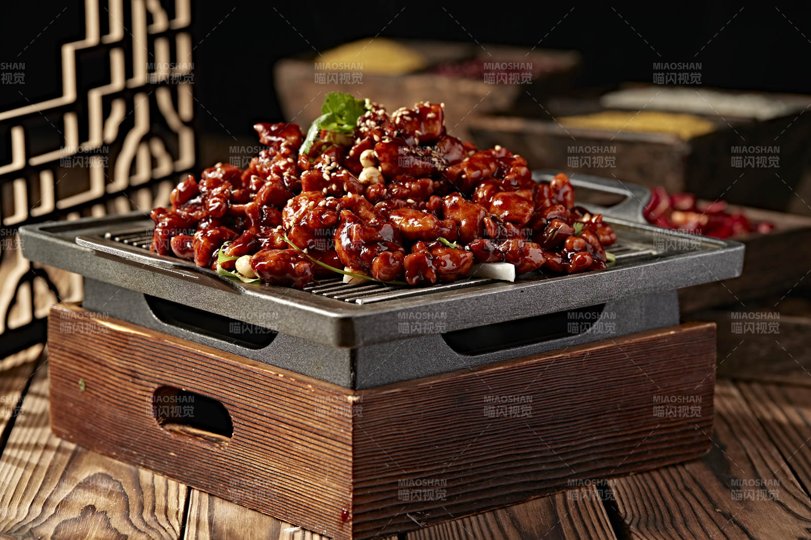 铁板炙子酱香鸡丁图片