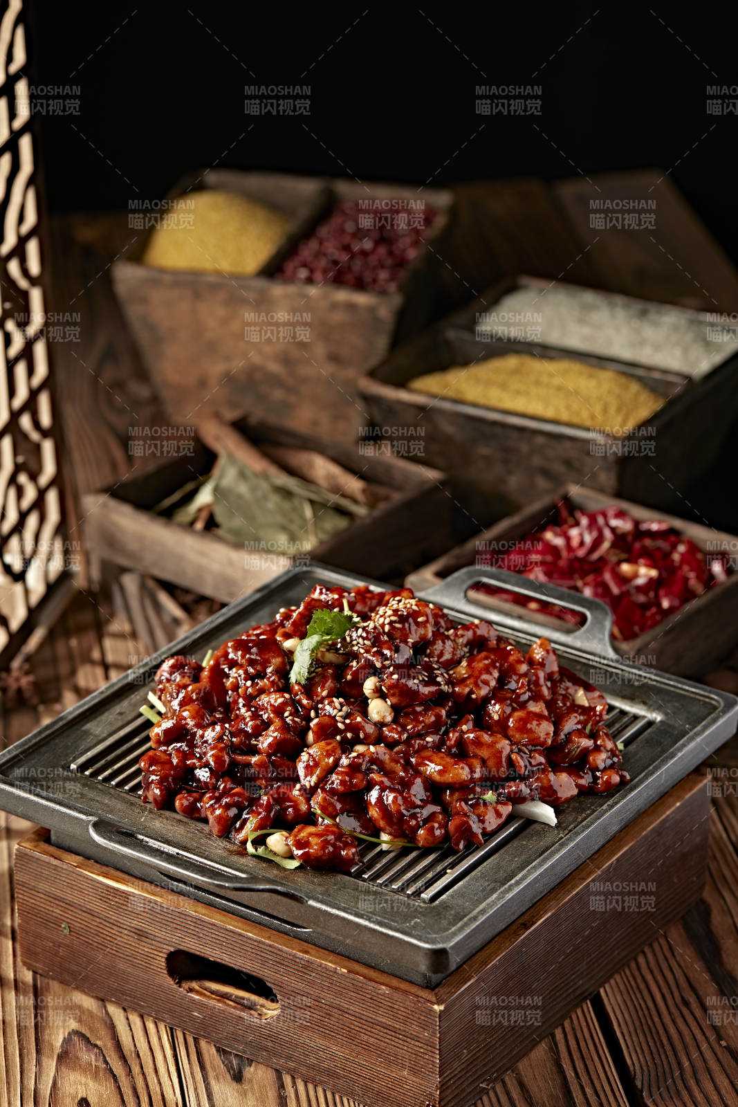 铁板炙子酱香鸡丁图片