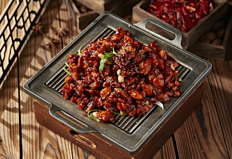 铁板炙子酱香鸡丁图片