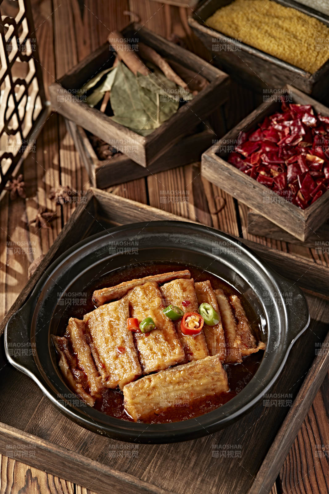 砂锅红油香辣炖酥骨带鱼图片