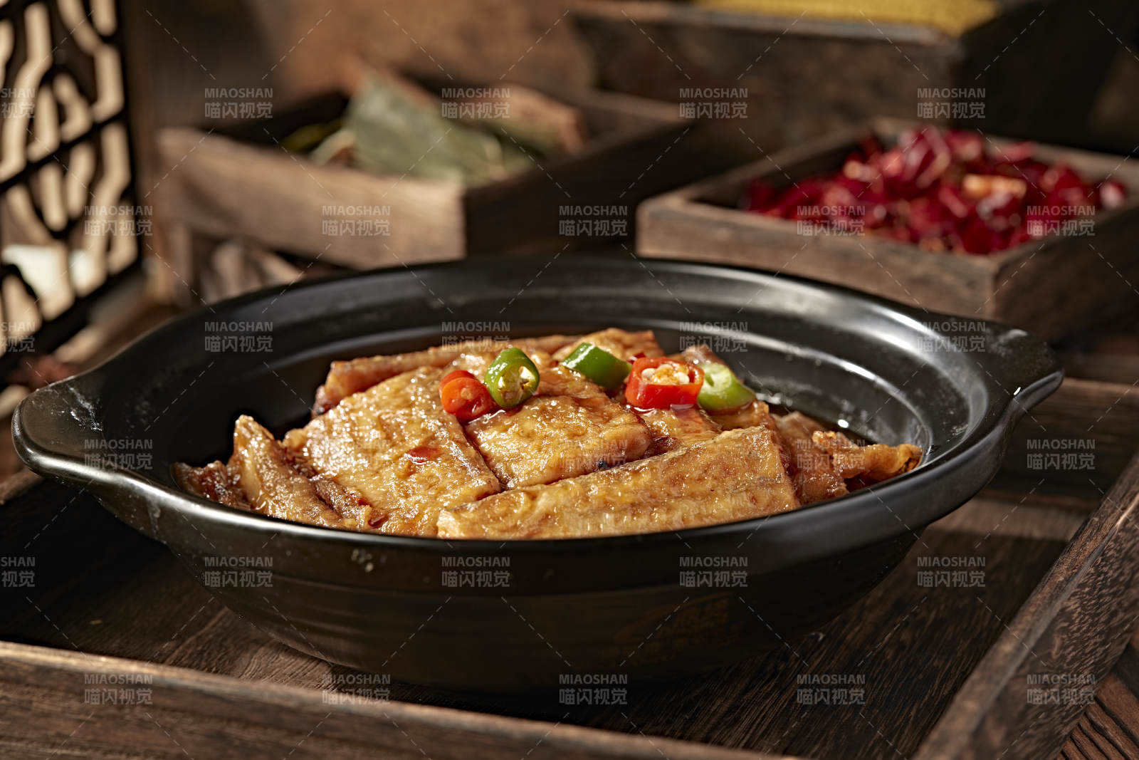 砂锅红油香辣炖酥骨带鱼图片