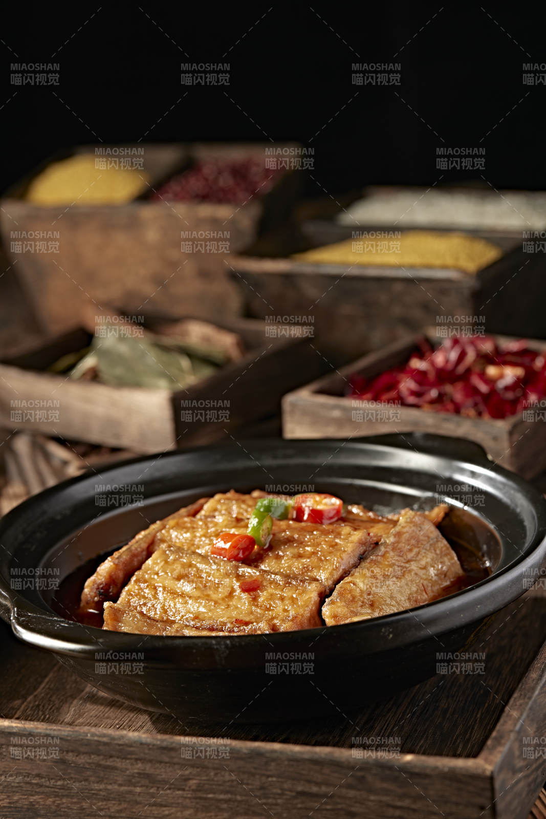 砂锅红油香辣炖酥骨带鱼图片