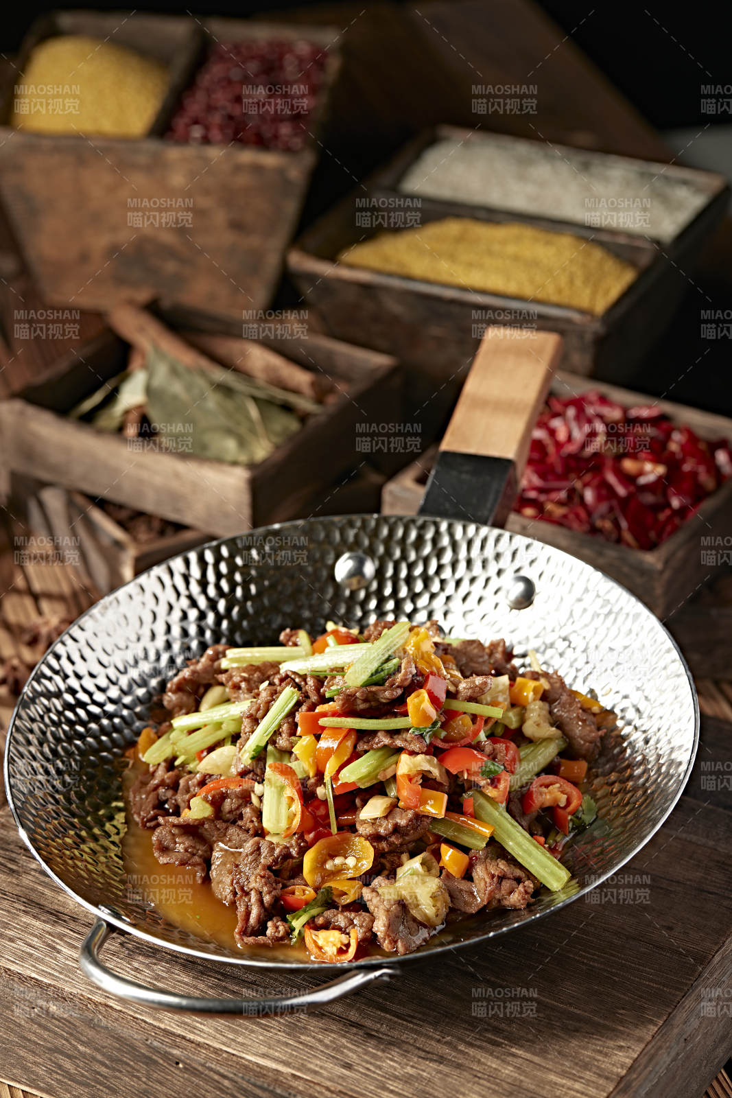 西芹剁椒小炒黄牛肉图片