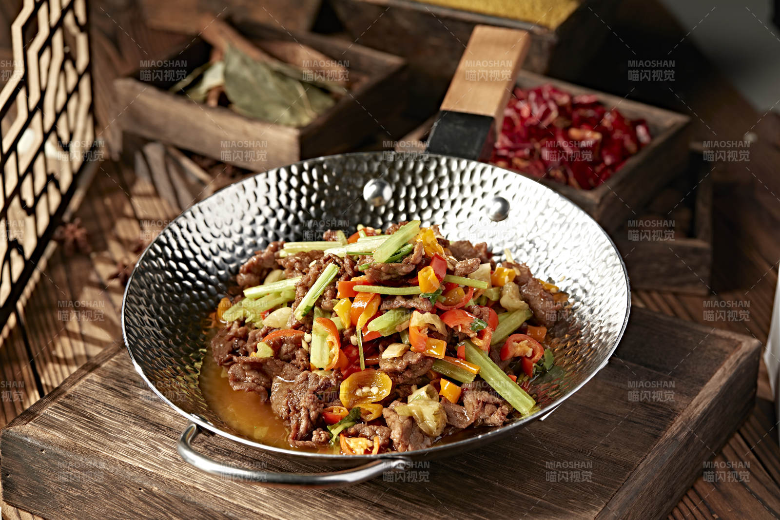 西芹剁椒小炒黄牛肉图片