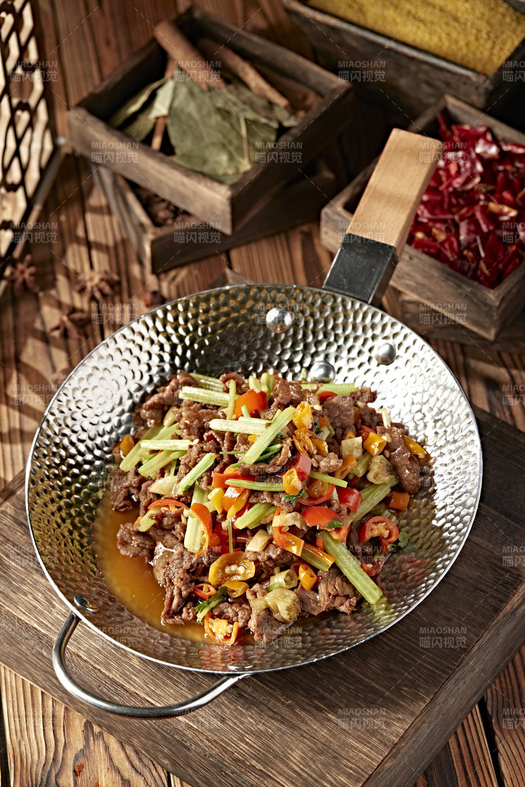 西芹剁椒小炒黄牛肉图片