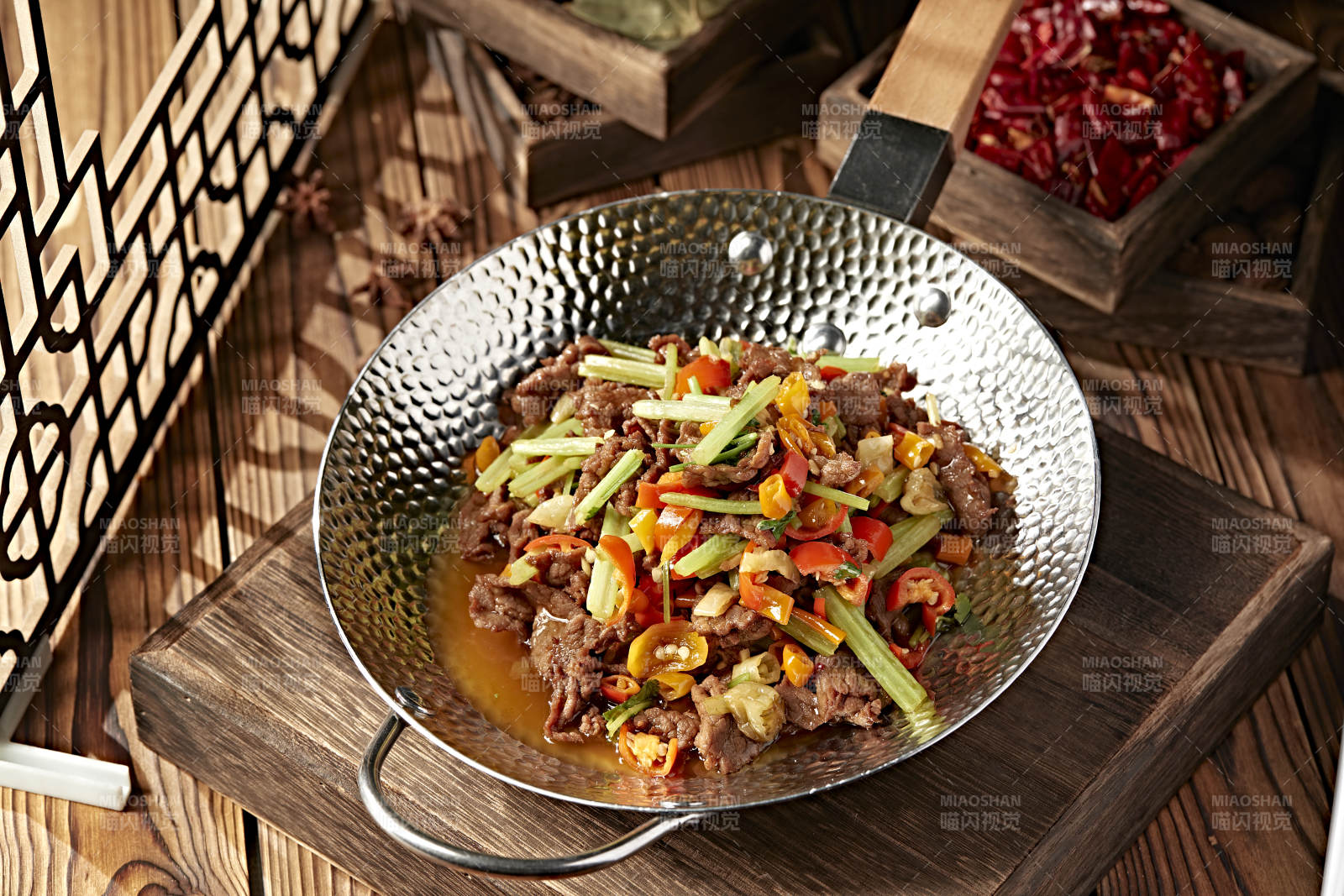 西芹剁椒小炒黄牛肉图片