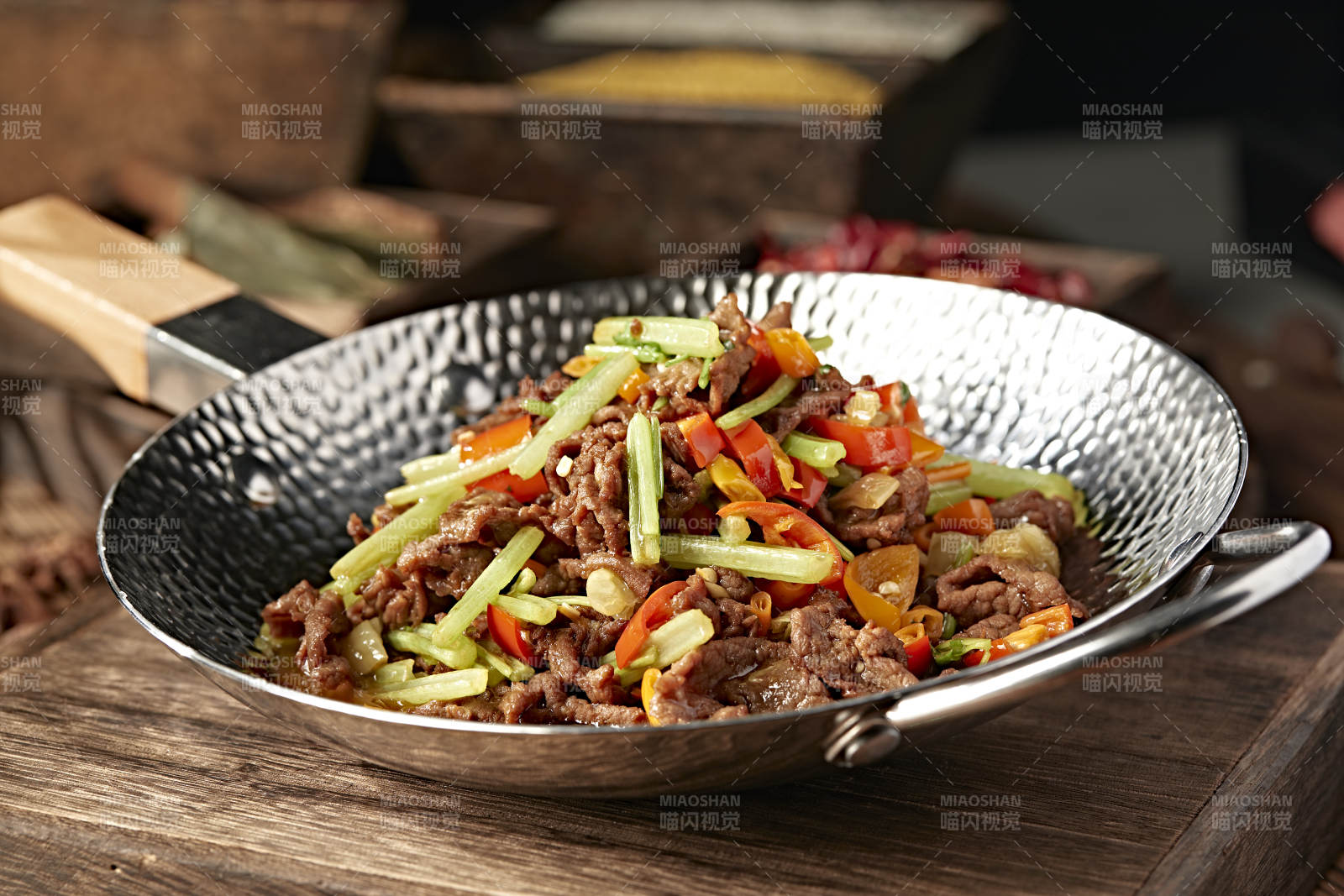 西芹剁椒小炒黄牛肉图片