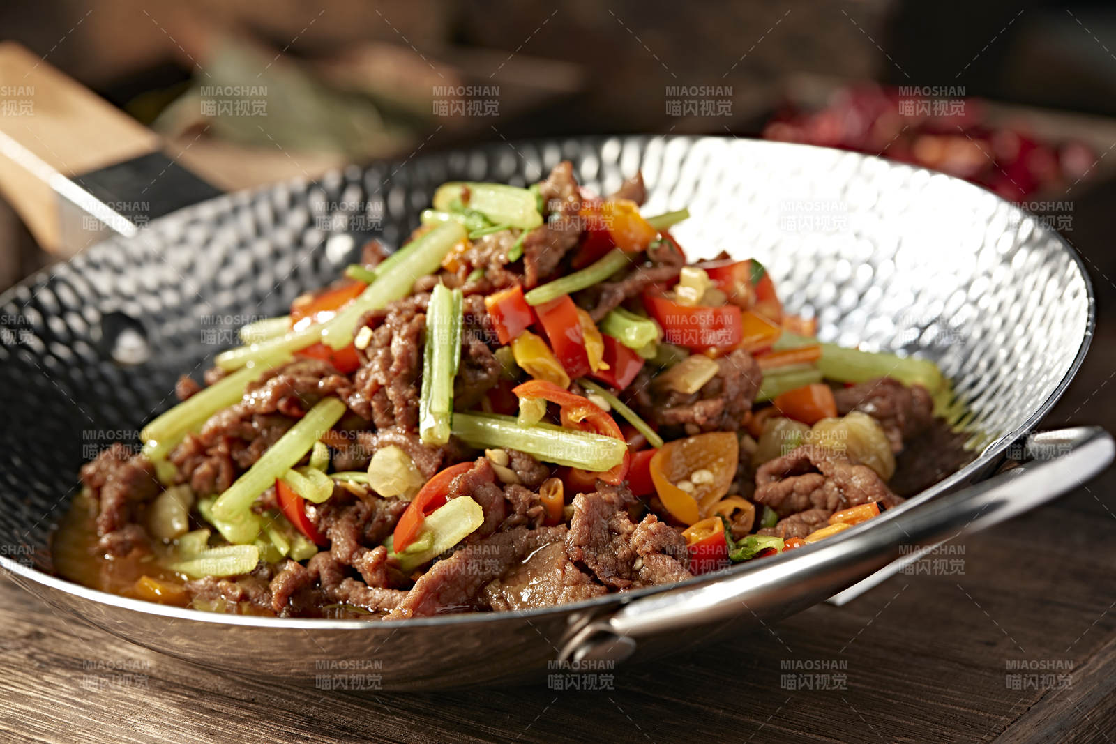 西芹剁椒小炒黄牛肉图片