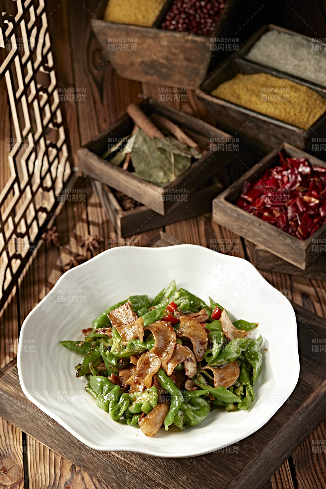 五花肉螺丝青辣椒爆炒海螺片图片