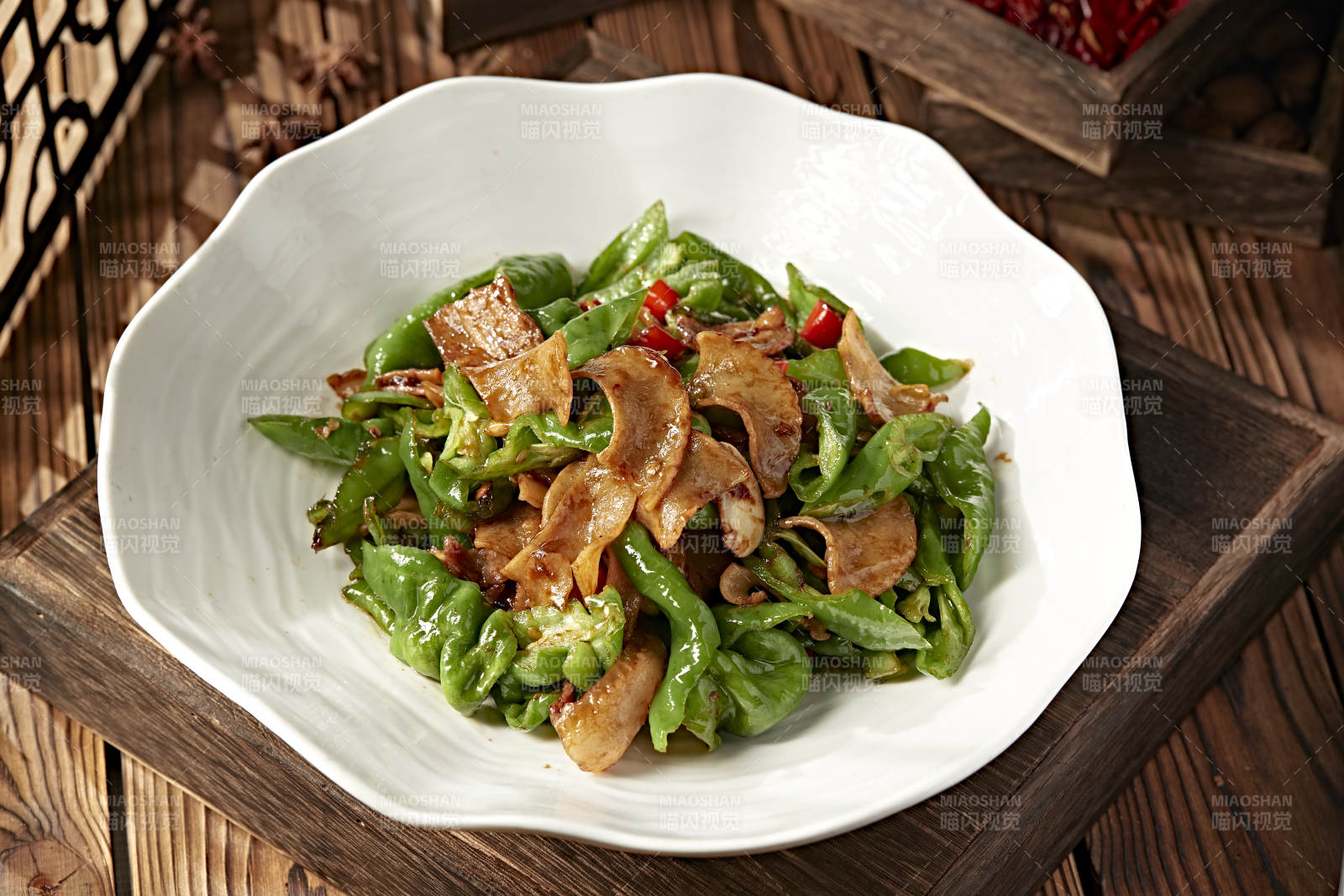 五花肉螺丝青辣椒爆炒海螺片图片