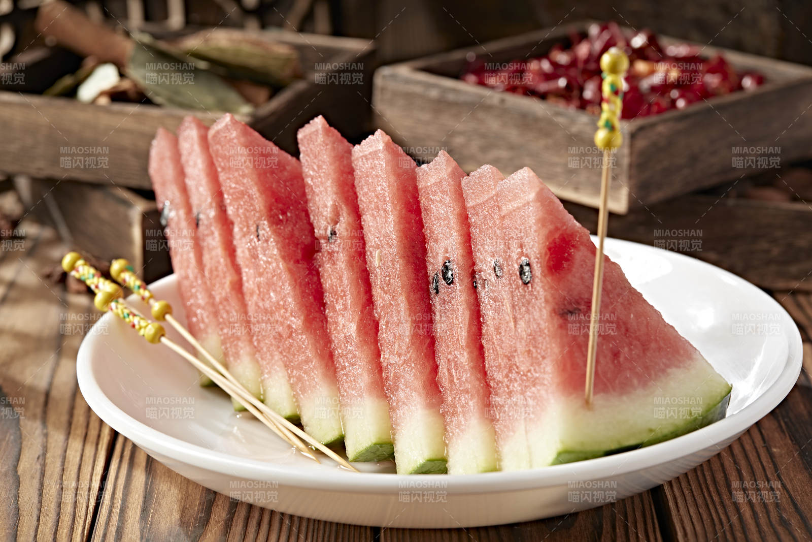 一盘切好的美味麒麟西瓜图片
