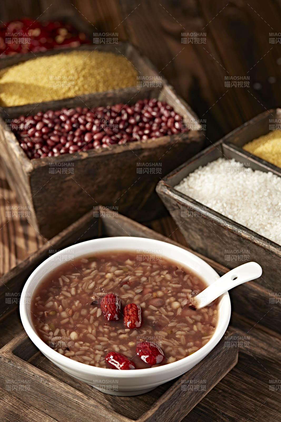 传统节气美食八宝腊八粥图片