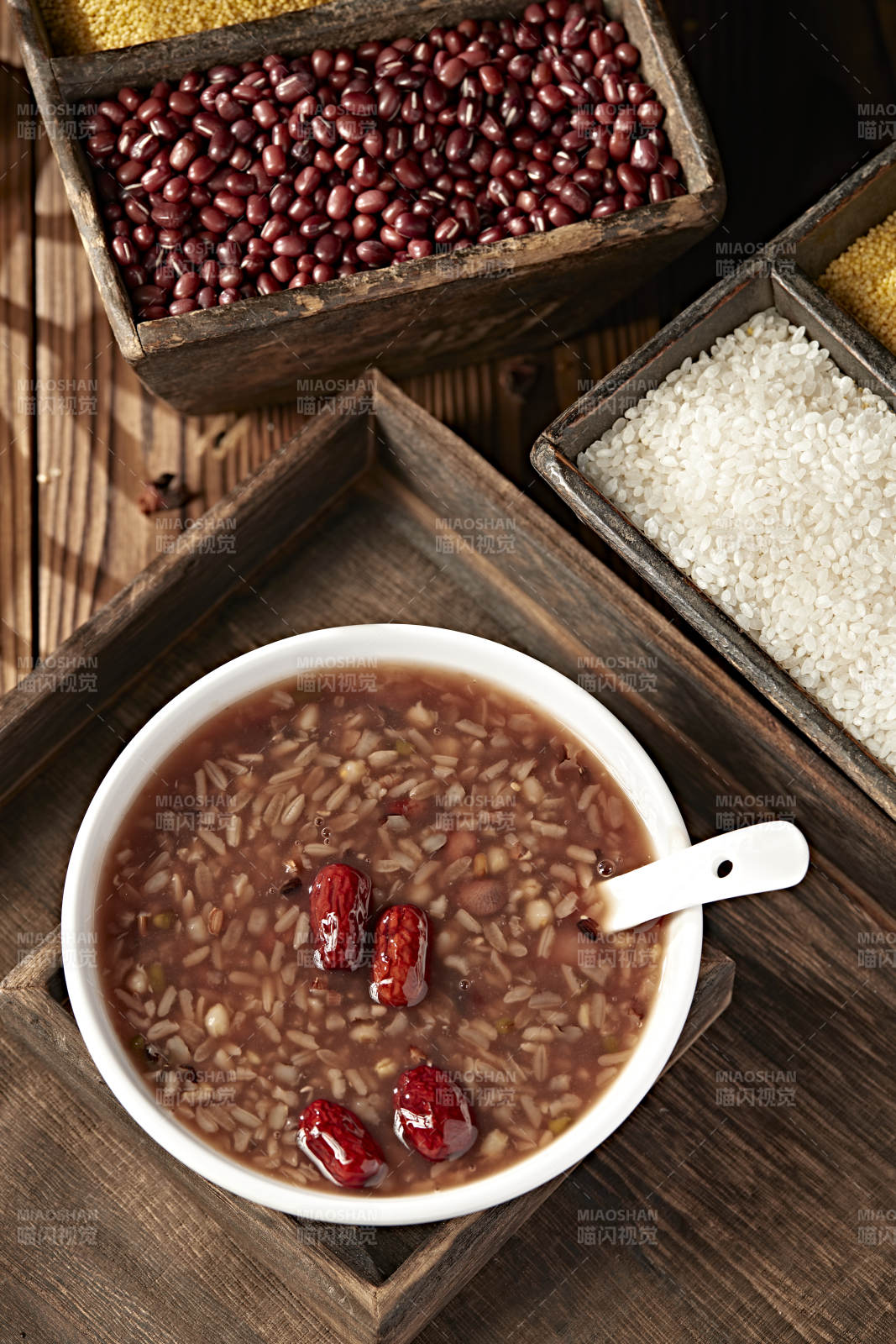 传统节气美食八宝腊八粥图片