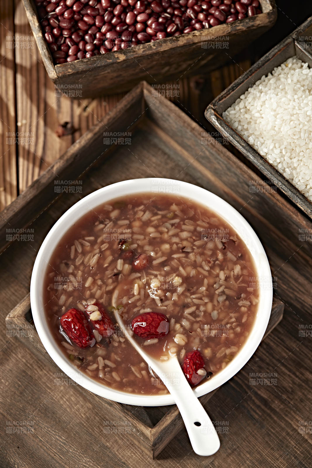 传统节气美食八宝腊八粥图片