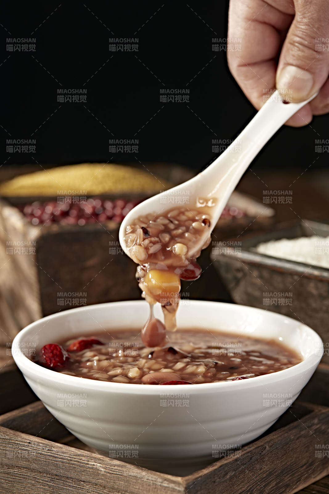 传统节气美食八宝腊八粥图片