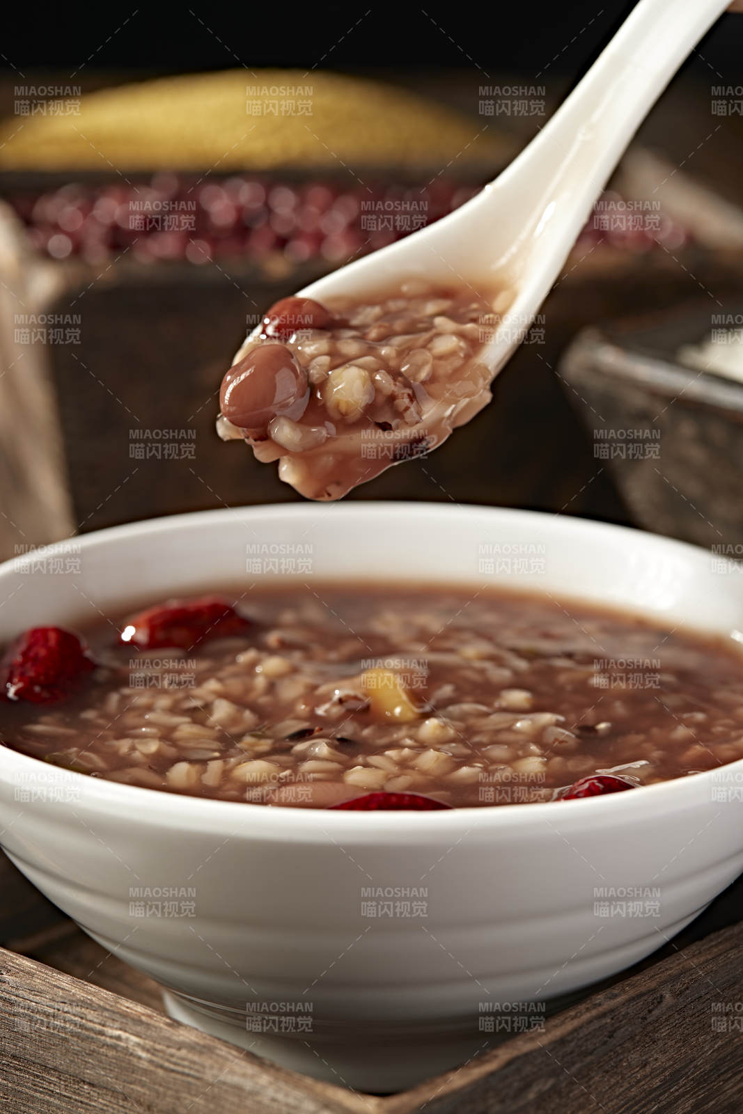 传统节气美食八宝腊八粥图片