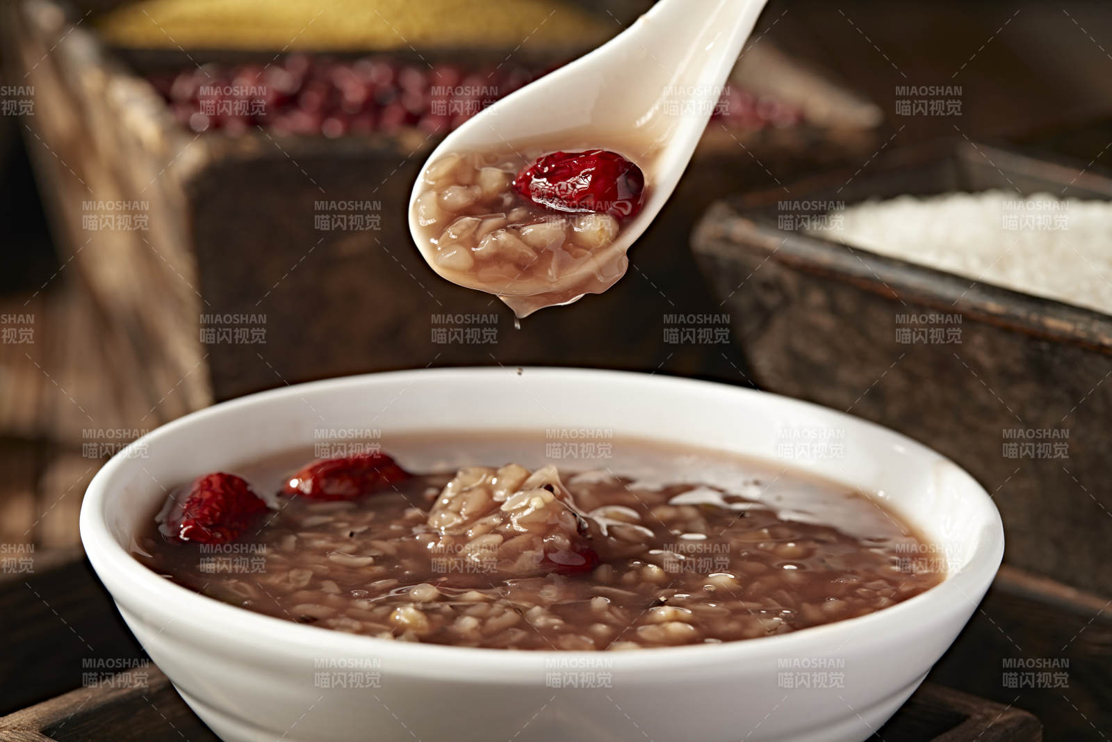 传统节气美食八宝腊八粥图片