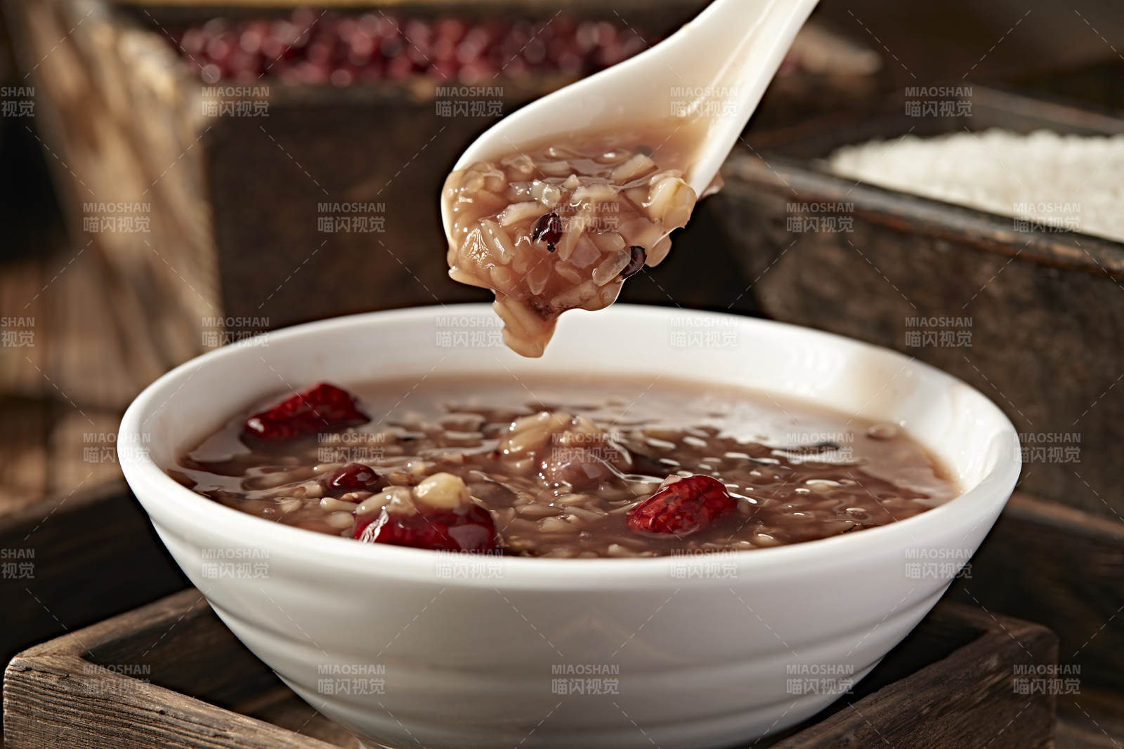 传统节气美食八宝腊八粥图片