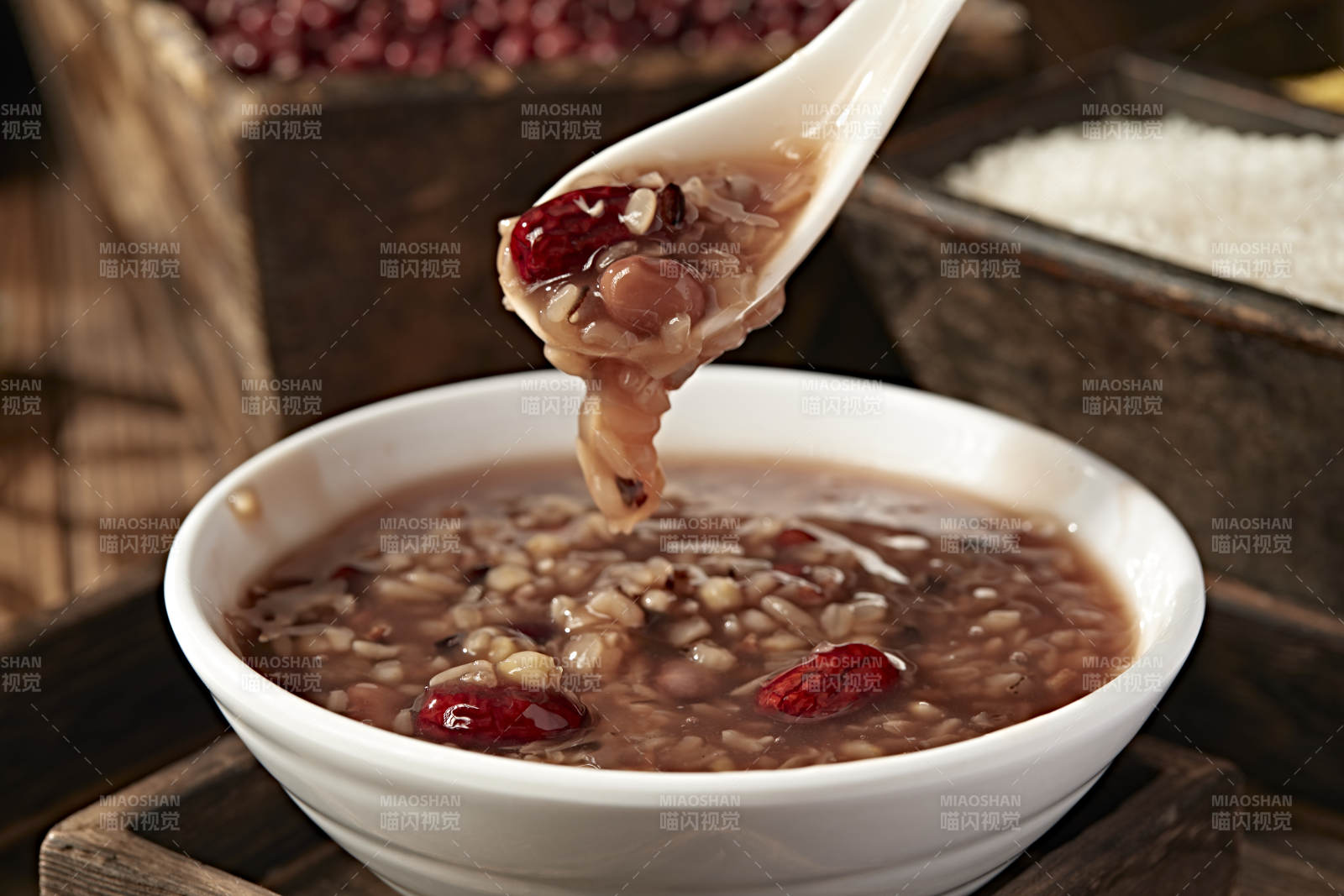 传统节气美食八宝腊八粥图片