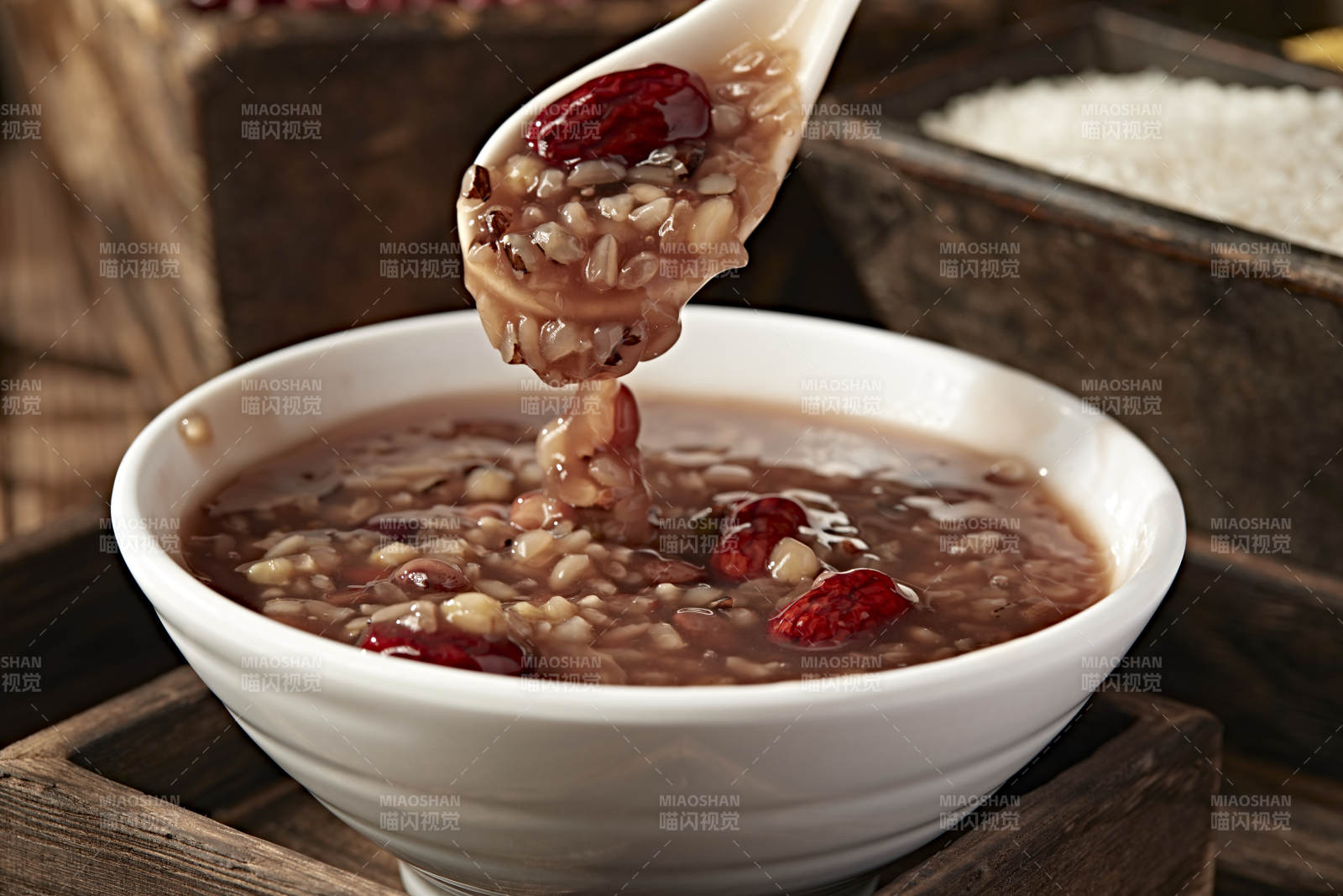 传统节气美食八宝腊八粥图片