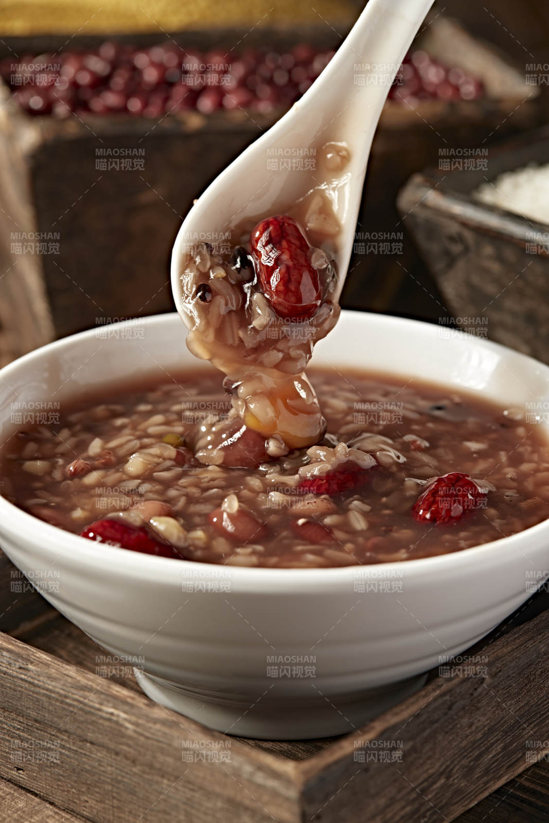 传统节气美食八宝腊八粥图片