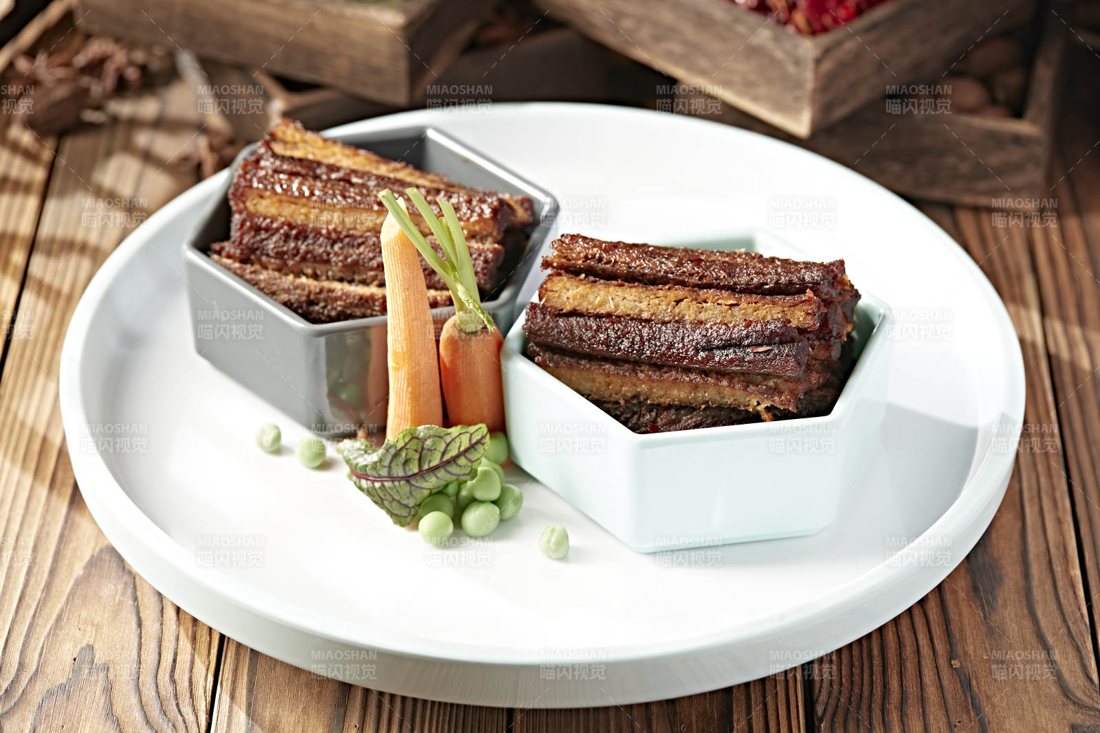 制作精良的凉菜酥骨酱香带鱼图片